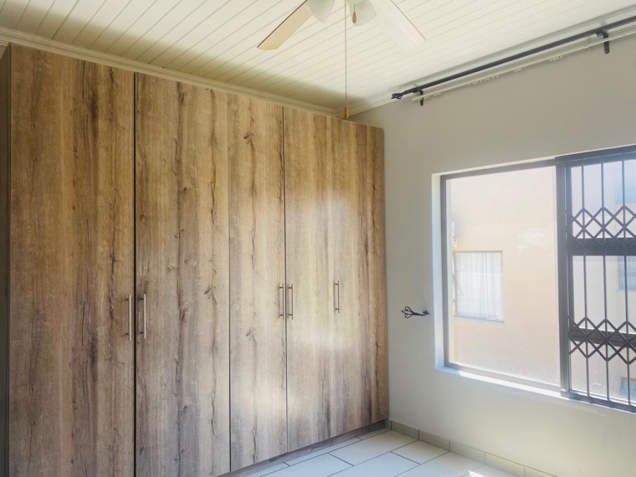 2 Bedroom Property for Sale in Gateway Manor North West